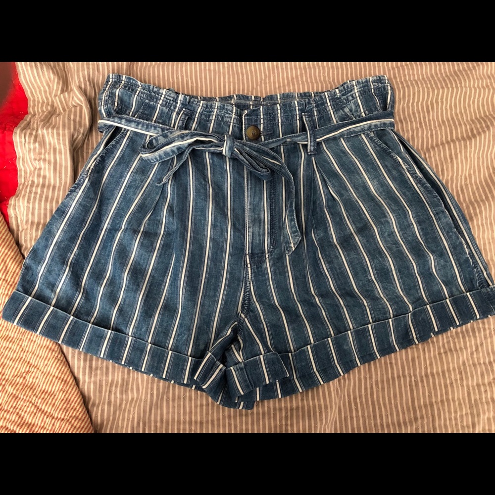 American Eagle paper bag waist shorts